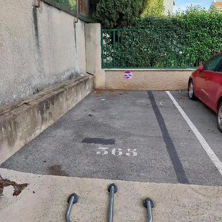 L'aerien Yourhosthelper Nîmes